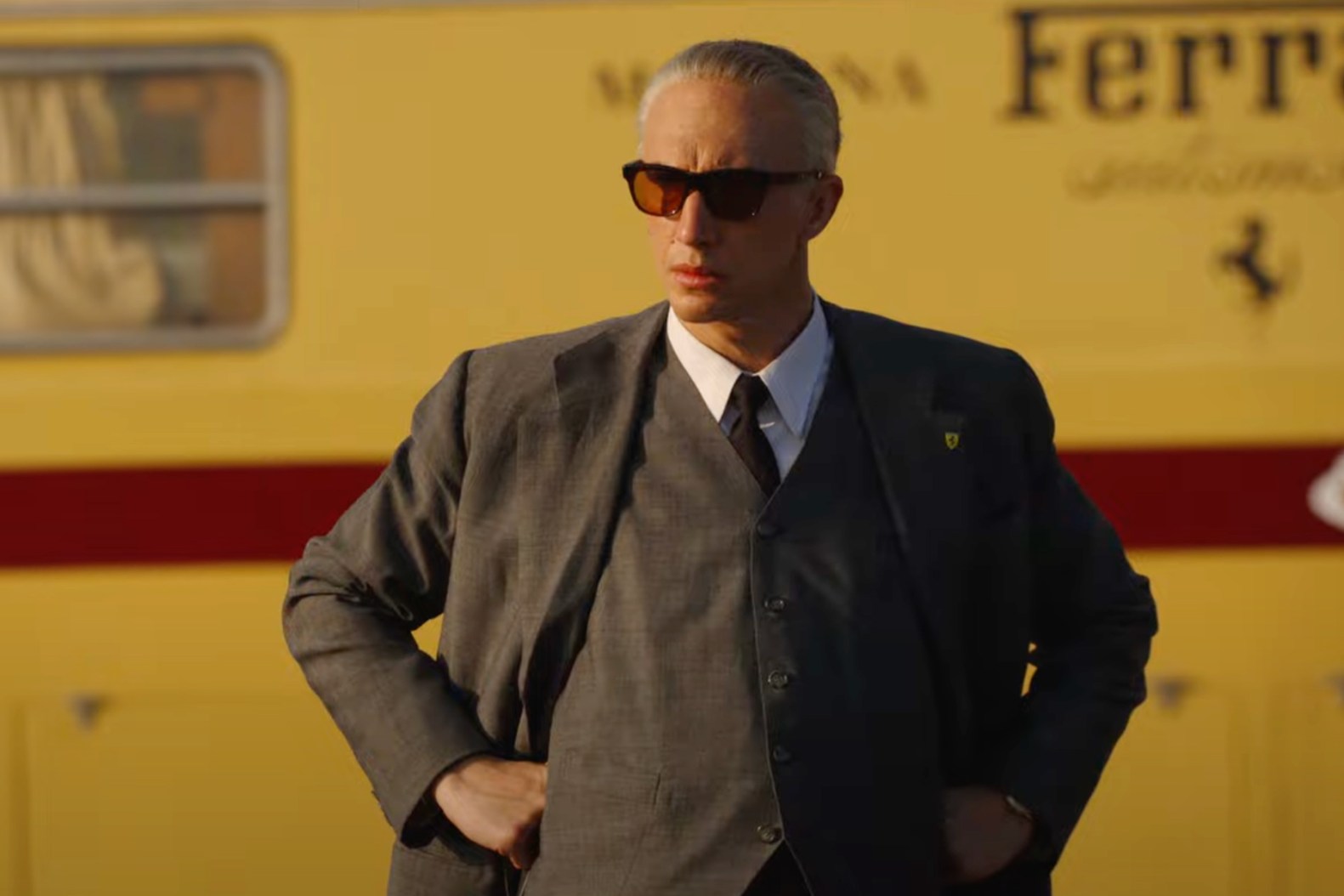 Adam Driver, actorul principal din pelicula „Ferrari”, nu a avut voie să conducă maşinile Ferrari la filmări. Care este motivul