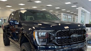 Lupta mașinilor de top. Ford lansează Platinum Black F-160 și Mercedes lansează AMG GT Coupe