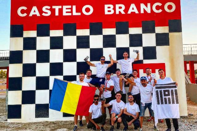 O echipă de 12 studenți de la Universitatea Transilvania din Brașov a câștigat competiția Formula Student desfășurată în Portugalia