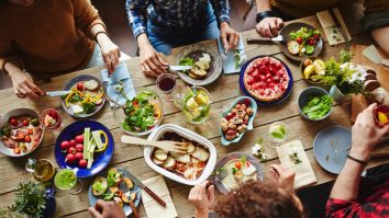 Tu cât stai la masă? Francezii ocupă primul loc într-un top al țărilor în funcție de timpul petrecut de cetățeni mâncând