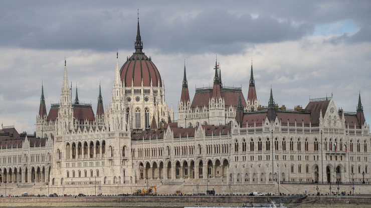 Economia Ungariei se prăbușește și trage după ea întreaga regiune. Ce se întâmplă cu România?