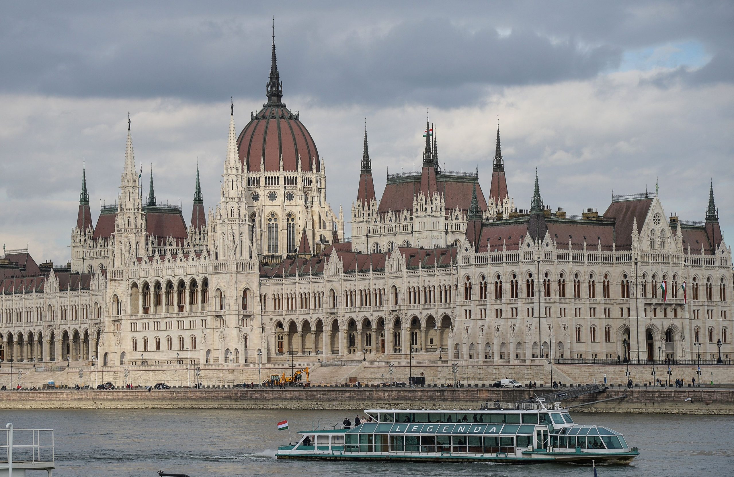 Economia Ungariei se prăbușește și trage după ea întreaga regiune. Ce se întâmplă cu România?
