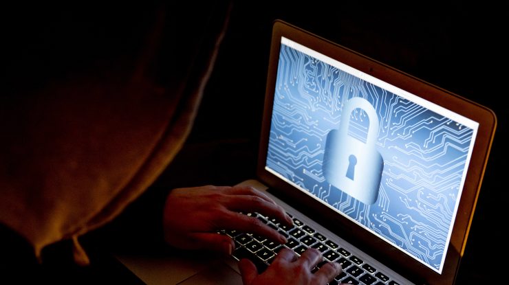 Legea Internetului din UE, DSA, se aplică de azi. Thierry Breton: Ceea ce este interzis în lumea reală, este interzis și în lumea virtuală