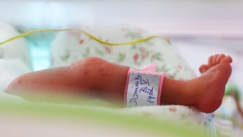 VIDEO. Muzica reduce durerea copiilor atunci când fac injecții. Ce piese îi relaxează pe bebeluși