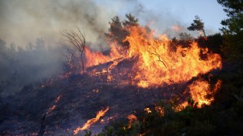 Incendiile din Grecia se înmulțesc. Koudunis: unele incendii au fost pornite de către oameni