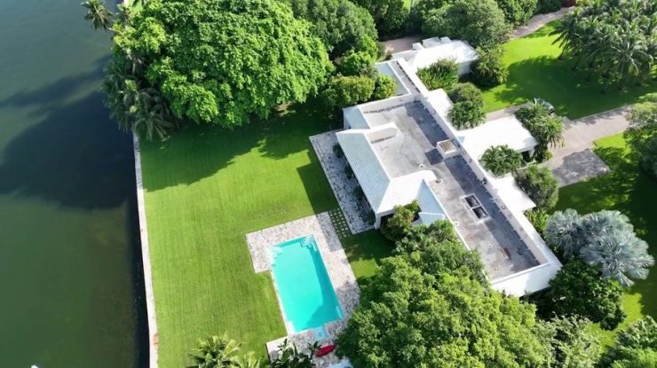 FOTO. Cum arată noua casă de 68 de milioane de dolari pe care și-a cumpărat-o Jeff Bezos în Florida