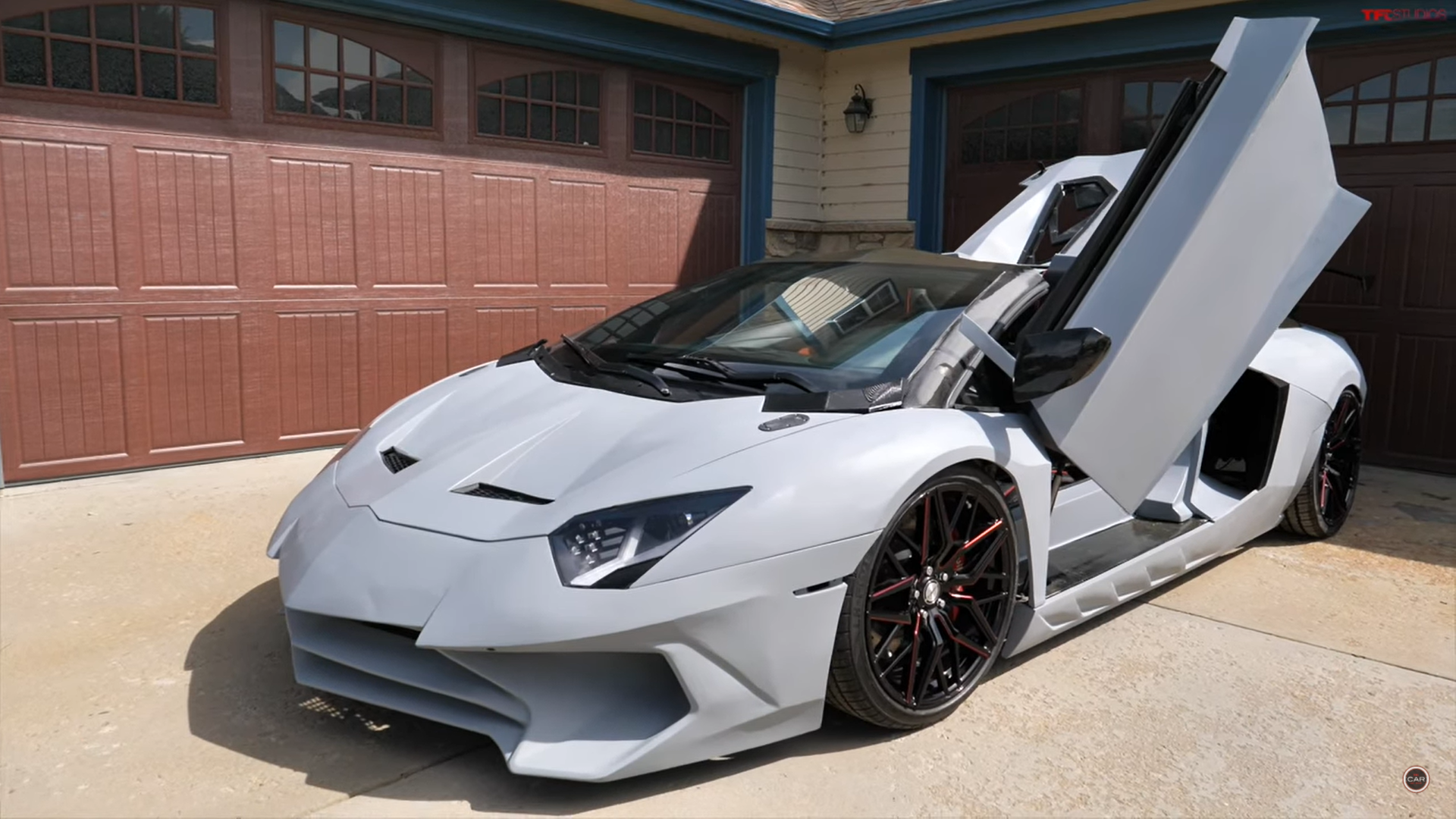 Lamborghini Aventador printat 3D e aproape gata de drum. Replica lui Backus are multe dintre piesele originale Lamborghini