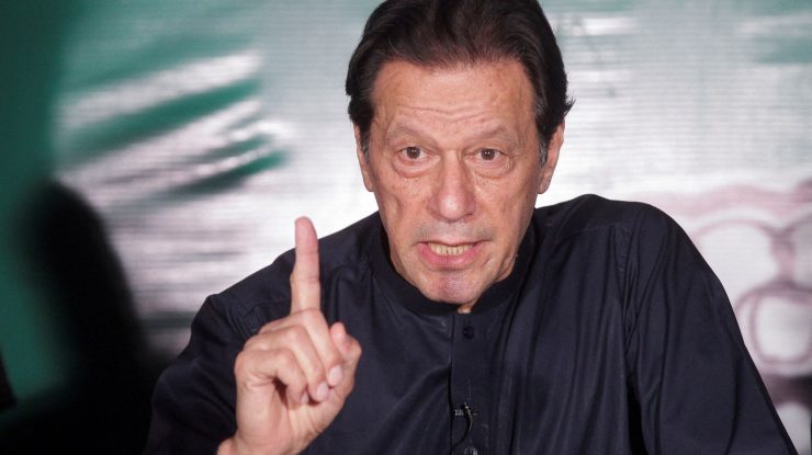 Fostul premier pakistanez Imran Khan face apel la proteste după ce un tribunal l-a condamnat la trei ani de închisoare