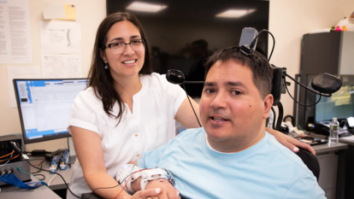 Cipurile cu inteligență artificială i-au redat simțurile unui bărbat paralizat. Keith Thomas: „Să vezi un membru al familiei cum te atinge și să-l simți este ceva diferit”