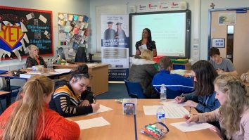 Elevii din Marea Britanie vor un an sabatic. 73 de mii de tineri britanici 18 ani își amână anul acesta studiile