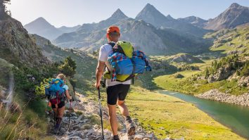 Unde călătorești în țară? Florin Burgui: „Un traseu montan deosebit este cel parcurs noaptea, cu plecare din București și la miezul nopții intri pe traseu până la Vârful Omu”