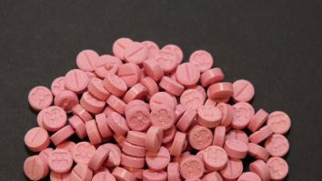 Cum abordezi tema drogurilor cu copilul tău?  „Trebuie investit mai mult în partea recuperare a consumatorilor tineri”