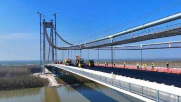 VIDEO. Podul de la Brăila își pierde șuruburile. Ionuț Ciurea: „Este o neglijență a constructorilor. Unele nu cred că e necesar să fie strânse”