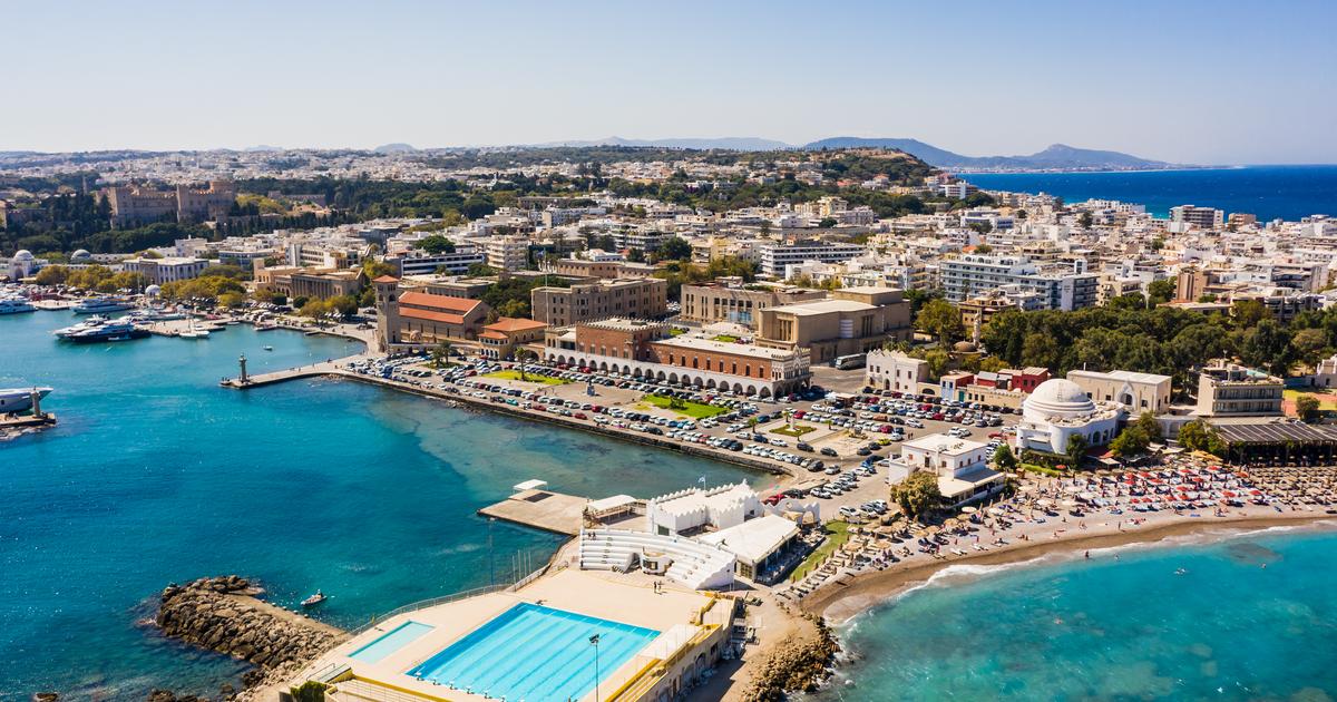 Turiștii care au fugit de incendiile de pe insula Rhodos vor primi o săptămână gratuită de vacanţă în primăvara sau toamna viitoare