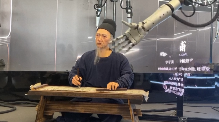 China organizează o expoziție cu roboți ce ar putea înlocui oamenii