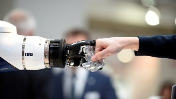 3 din 10 români folosesc în fiecare zi instrumentele AI. Alexandru Panait: Cine nu va folosi inteligența artificială, în viitor, va rămâne complet necompetitiv în piață