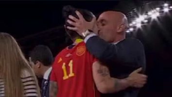 Jenni Hermoso nu a vrut să fie sărutată de Luis Rubiales. 81 de jucătoare nu vor juca pentru echipa feminină până când acesta nu va fi demis