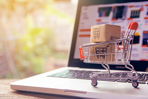 Românii au cheltuit online în 2022 aproape 7 miliarde de euro. Ce și-au cumpărat