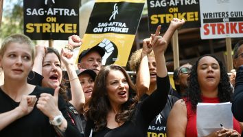 Greva continuă la Hollywood. Pozițiile celor două tabere nu s-au apropiat