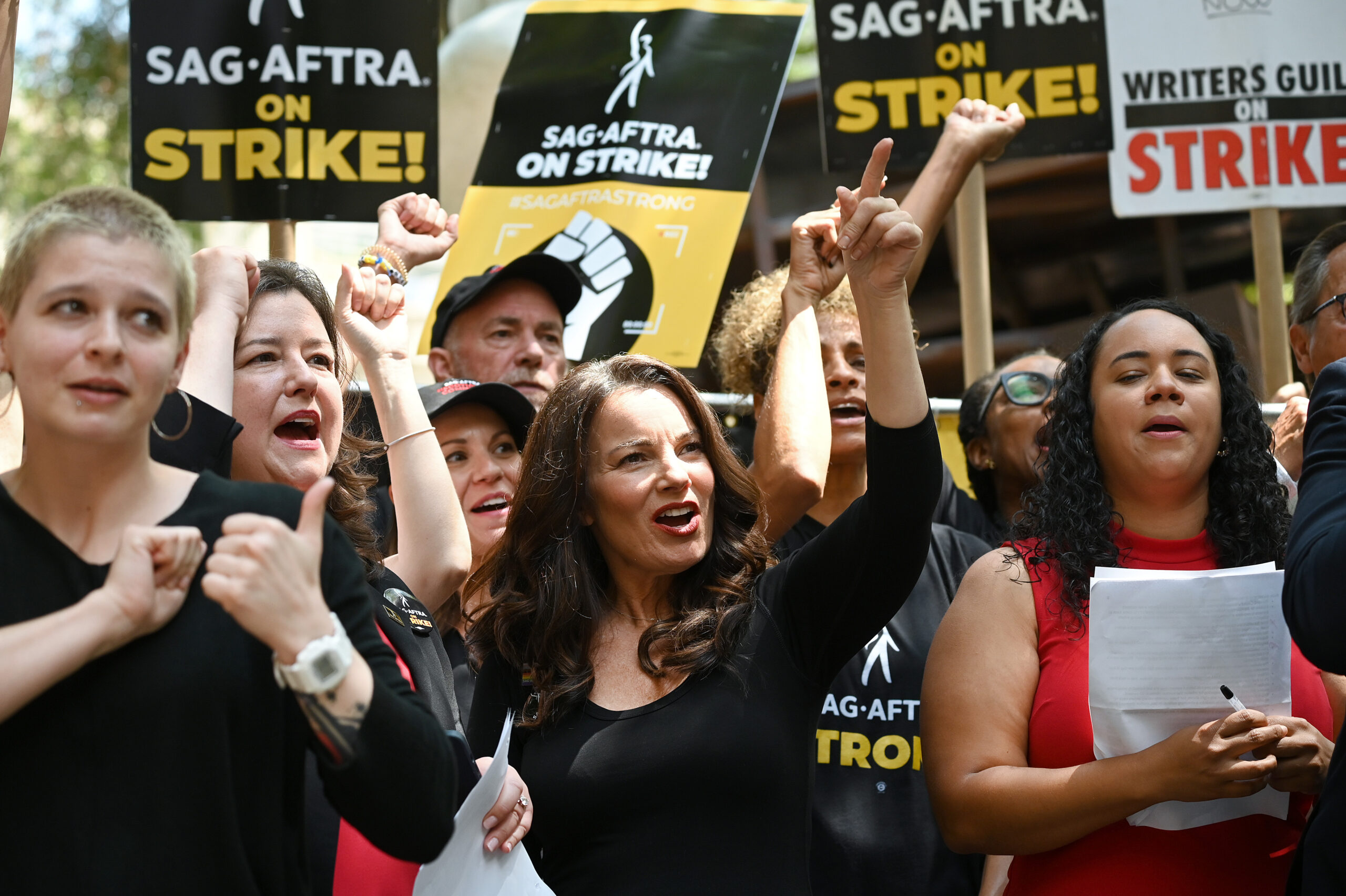 Greva scenariștilor de la Hollywood împlinește  100 de zile. Cum decurg negocierile