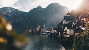 Încă un oraș european este victima propriului succes. Hallstatt vrea să limiteze numărul de vizitatori