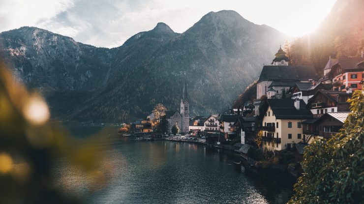 Încă un oraș european este victima propriului succes. Hallstatt vrea să limiteze numărul de vizitatori