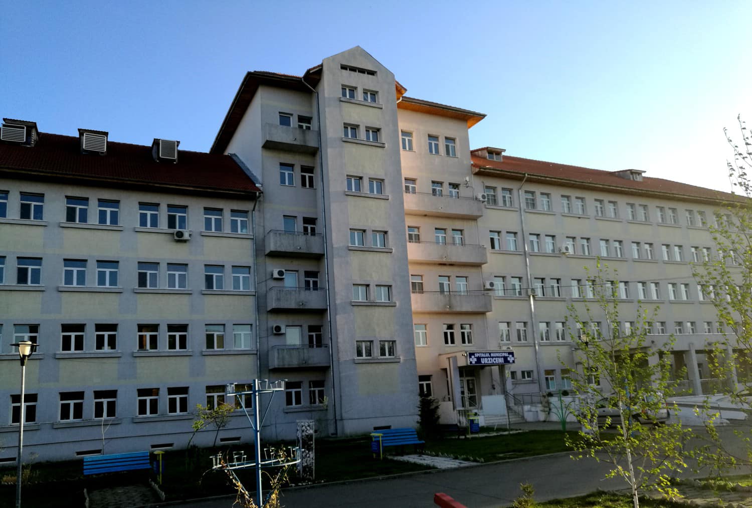 Nereguli în lanț la Urziceni: medicul de gardă nici nu a văzut pacienta, dar parafa lui apare în registrul de consultații. Ce amendă a primit?