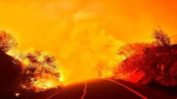 Românii, avertizați să nu călătorească în Spania. Insula Tenerife este cuprinsă de incendii de vegetație