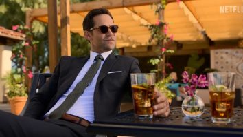 VIDEO. „The Lincoln Lawyer” a câștigat procesul. Serialul juridic revine cu sezonul 3
