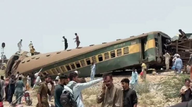 Cel puțin 25 de persoane au fost ucise și 80 rănite în urma deraierii unui tren în sudul Pakistanului