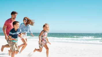 Gadgeturile care îți vor face vacanța mai ușoară pentru copii. Ce trebuie să iei cu tine în călătorie