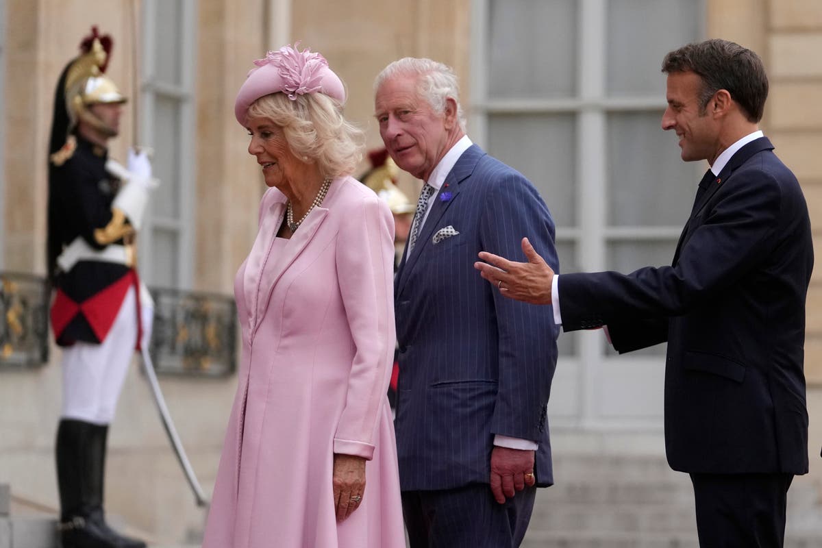 Regele Charles al III-lea se întâlnește cu Macron. Ce vor discuta cei doi