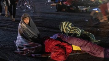 Cutremurul din Maroc a ucis peste 2.000 de persoane. Supraviețuitorii dorm în stradă