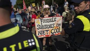 Demonstrații în plină stradă în Roma și Viena. Activiștii de mediu protestează față de utilizarea combustibililor fosili