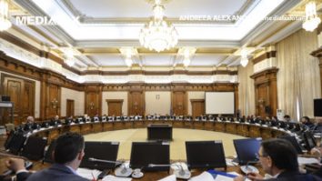 Guvernul dezbate noua lege a salarizării. Surse: Guvernul vrea să elimine treptat facilitățile fiscale din IT, construcții și agricultură