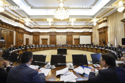 Guvernul dezbate noua lege a salarizării. Surse: Guvernul vrea să elimine treptat facilitățile fiscale din IT, construcții și agricultură
