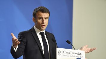 Doi copii s-au sinucis în Franța din cauza bullying-ului. Cum tratează Macron problema hărțuirii în școli