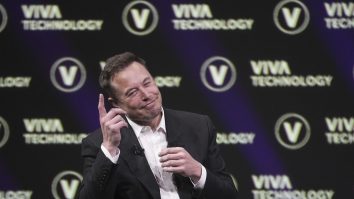 Musk ține cont de estetică pe platforma X. Titlurile articolelor de presă distribuite pe rețea au dispărut
