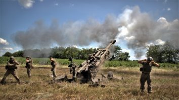 Ucraina a primit arme pentru oprirea ofensivei ruse, dar nu și pentru înfrângerea armatei lui Putin. Rusia trage de opt ori mai multe lovituri de artilerie decât Ucraina