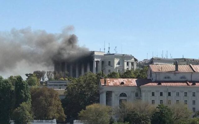 FOTO-VIDEO. O rachetă ucraineană a lovit sediul Flotei ruse de la Marea Neagră. Autoritățile ruse evacuează zona