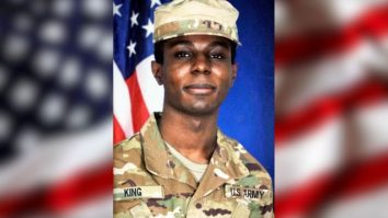 Soldatul pe care Coreea de Nord spune că îl va expulza a fost readus în custodie americană