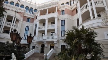 Tu știi cât costă apartamentul lui Zelenski din Crimeea? Rușii nu reușesc să vândă proprietatea