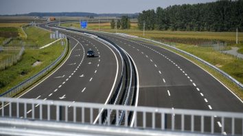 Ce facem cu drumurile și spitalele? România ar urma să atingă borna de 1.000 de km de autostradă săptămâna viitoare, în timp ce la sănătate e scandal