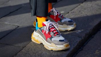 Pantofii oversize. Noul trend în materie de fashion pornit de Balenciaga
