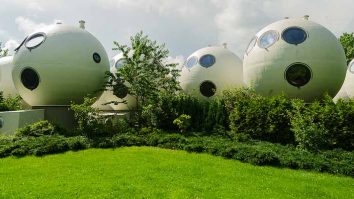 VIDEO. Cum arată Bolwoningen, comunitatea olandeză formată din case sferice? Construcția a luat amploare în 1984