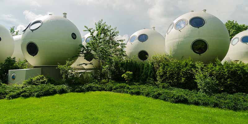 VIDEO. Cum arată Bolwoningen, comunitatea olandeză formată din case sferice? Construcția a luat amploare în 1984