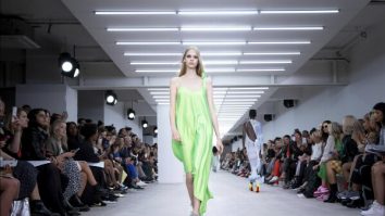Colecțiile de la London Fashion Week care îți inspiră outfit-urile din 2024. Ce piese vestimentare ar trebui să ai în garderoba de primăvară-vară 2024