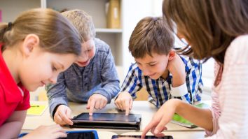 De ce nu digitalizăm educația? Alexandru Panait: „E nevoie de schimbarea mentalităților publicului, părinților, elevilor. Fiecare tânăr trebuie să înțeleagă faptul că internetul este o unealtă foarte puternică”