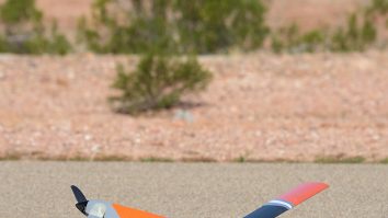 NOAA trimite dronele în furtună. Aceste drone ne oferă informații despre temperatură și alte date despre climă