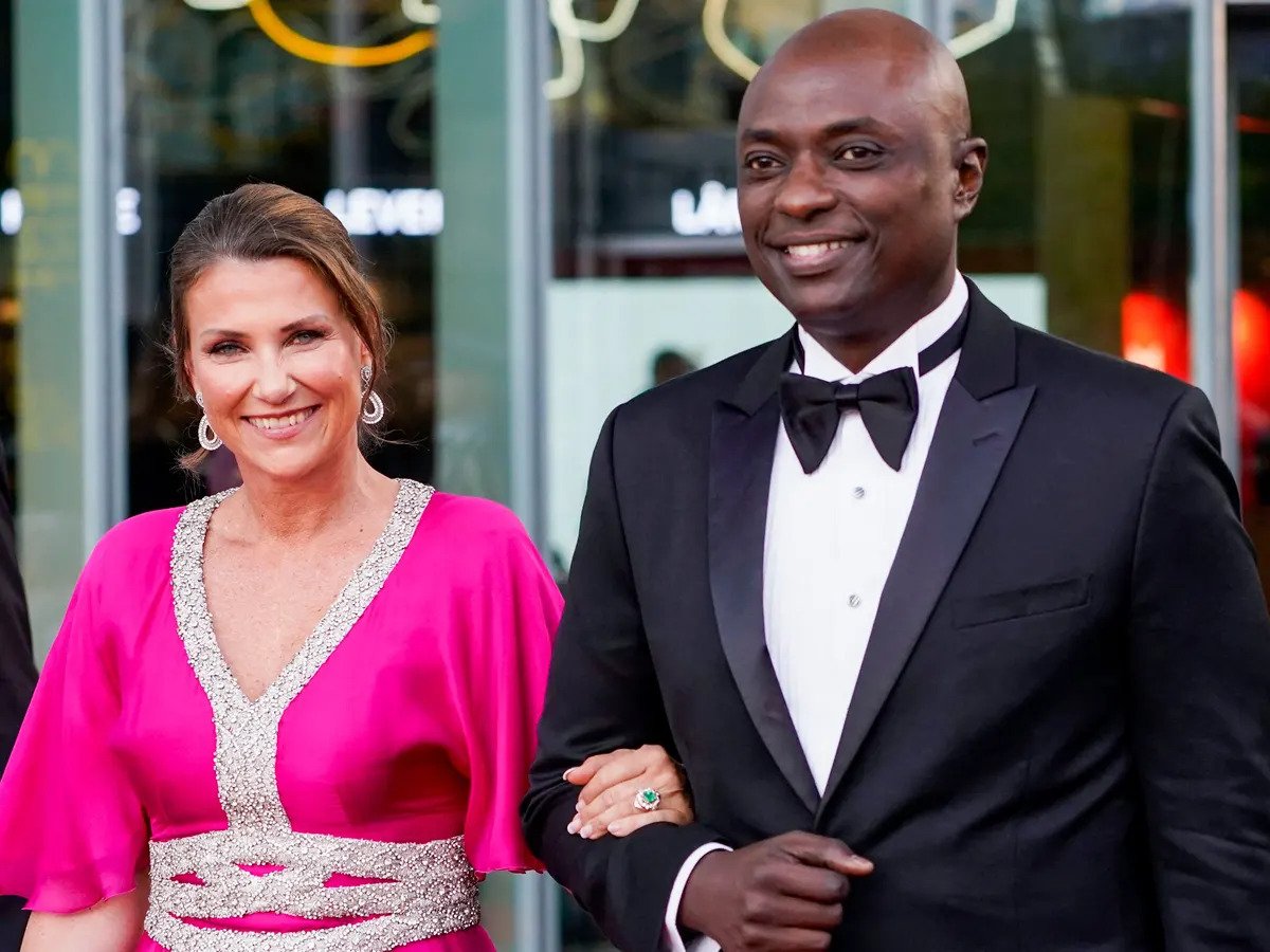 Prințesa Norvegiei se va căsători cu un șaman de origine americană. Cuplul a stârnit controverse din cauza credințelor alternative